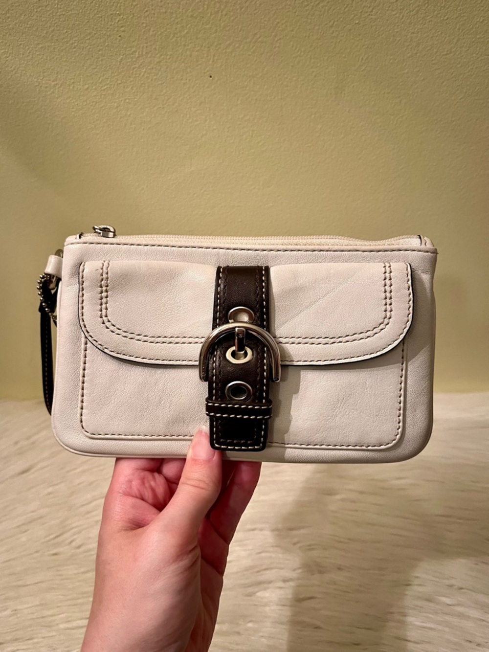 Vintage Coach Soho Flap Cream Leather Brown Buckle Wristlet
